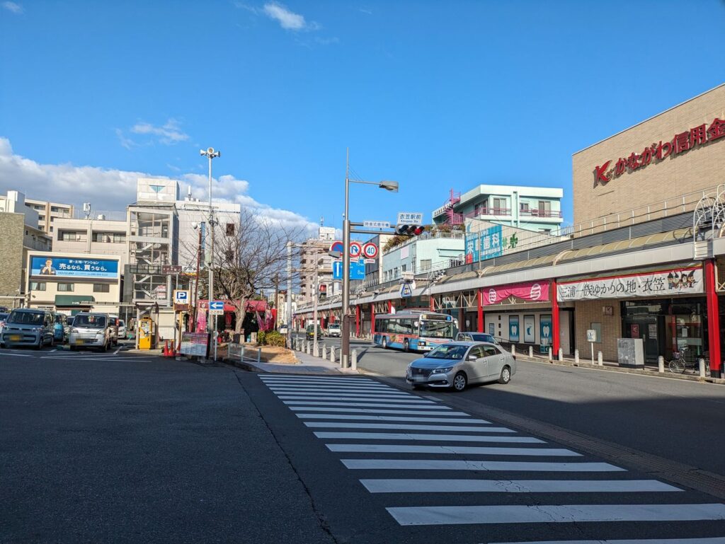 衣笠駅前