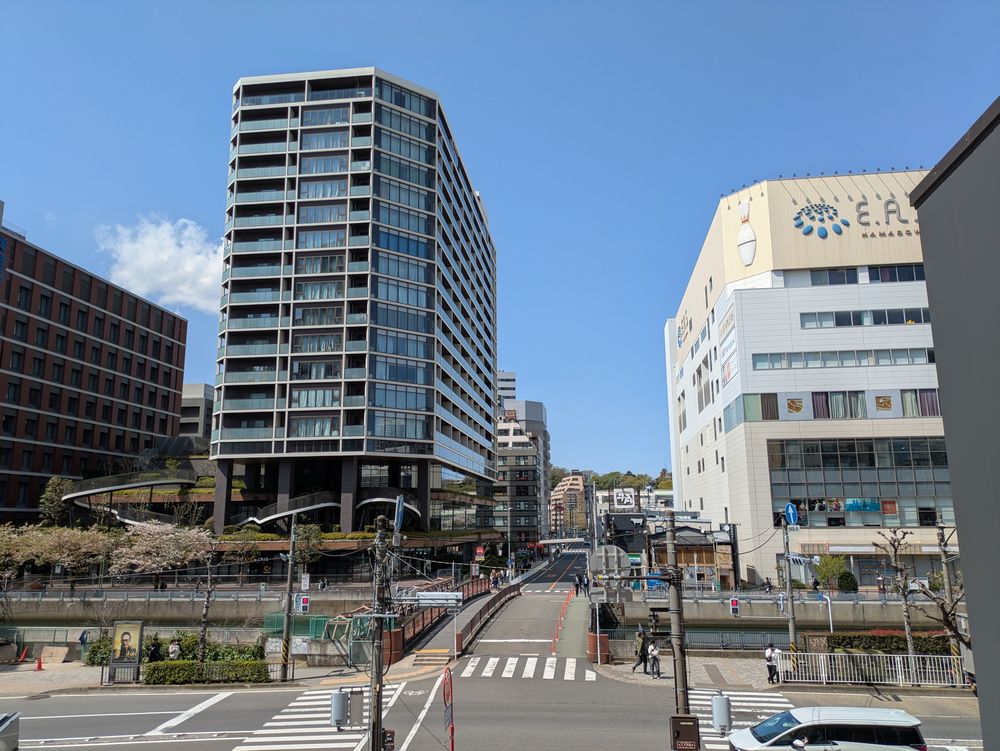 横浜駅西口ダイエー方面